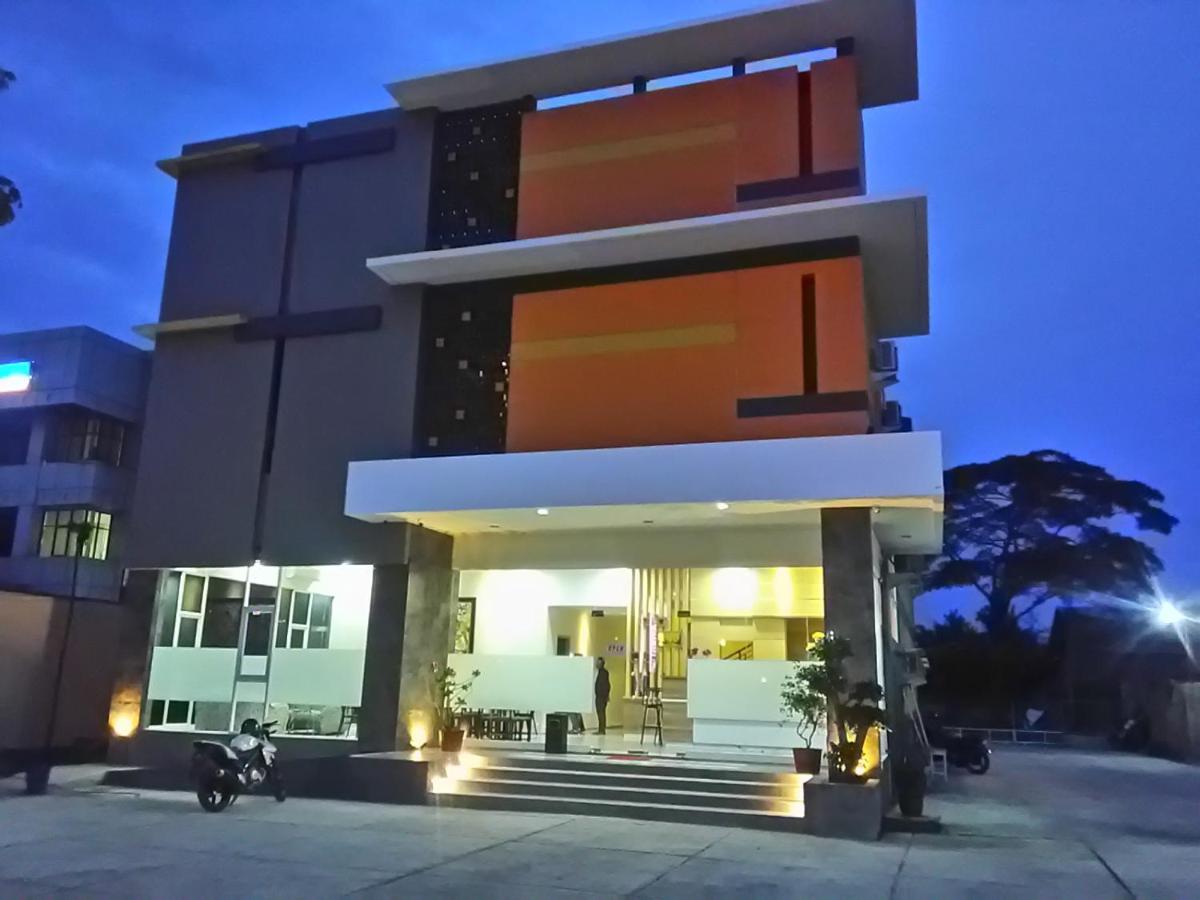 Gaia Asri Hotel Pamanukan Hilir Exterior photo