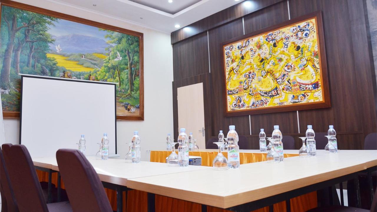 Gaia Asri Hotel Pamanukan Hilir Exterior photo