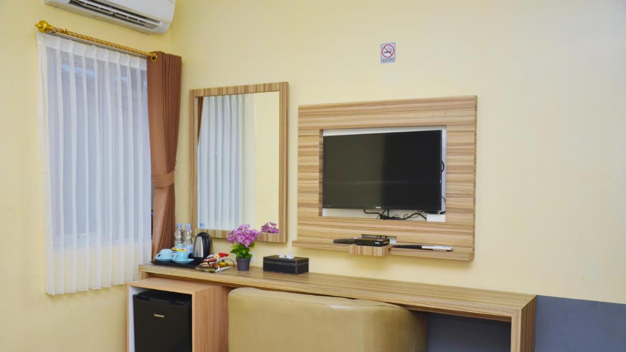 Gaia Asri Hotel Pamanukan Hilir Exterior photo