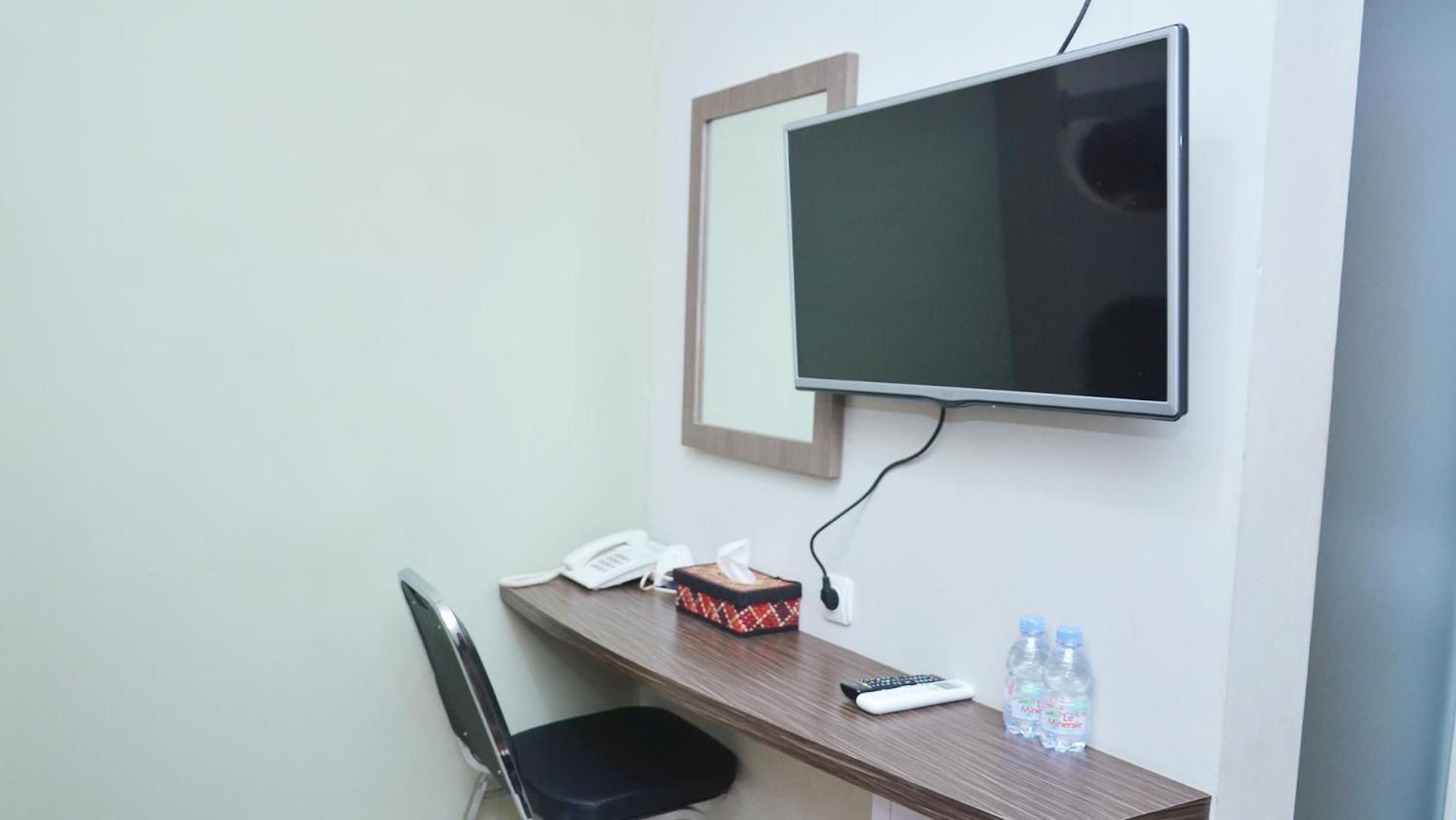 Gaia Asri Hotel Pamanukan Hilir Room photo