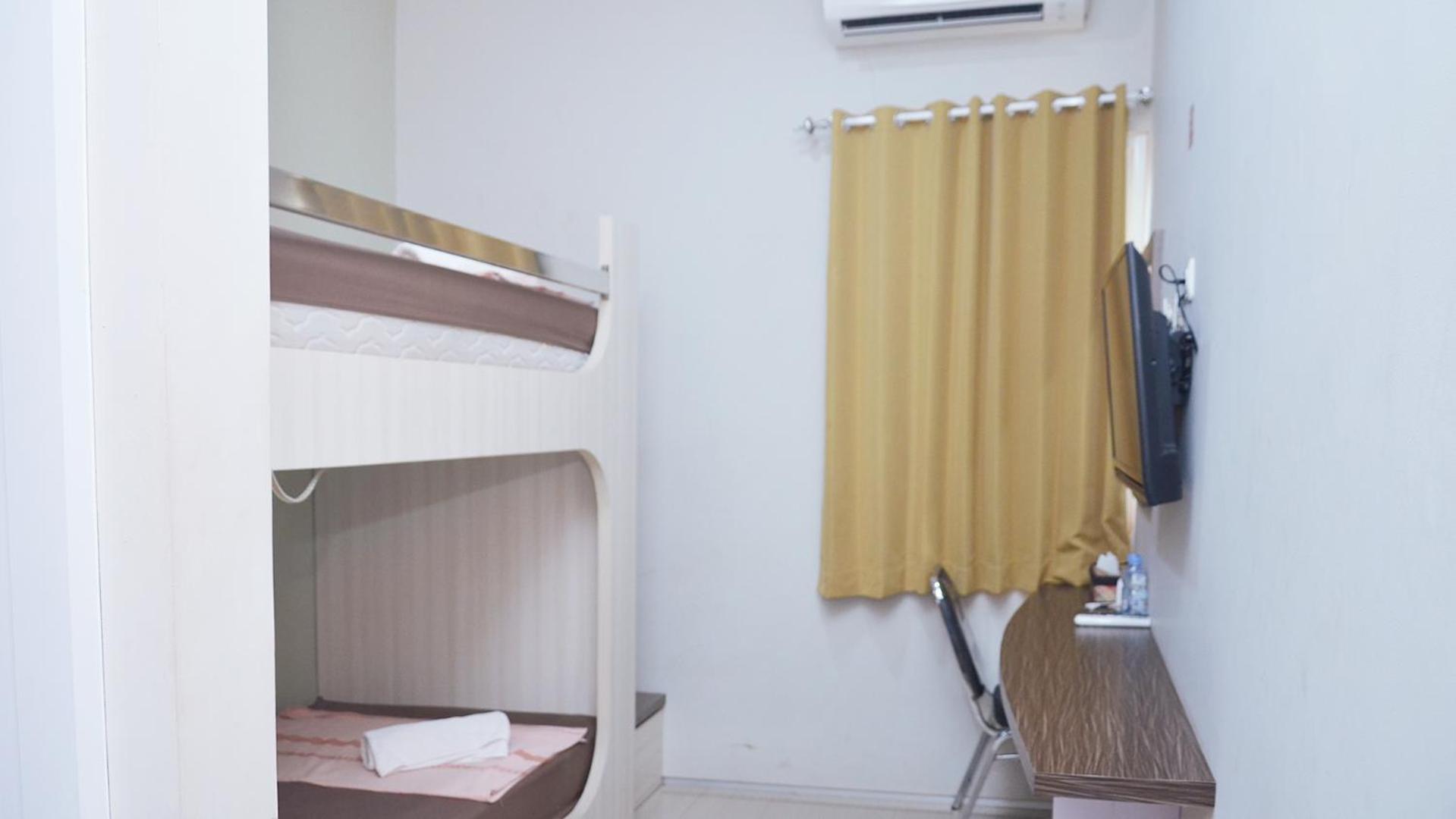Gaia Asri Hotel Pamanukan Hilir Room photo