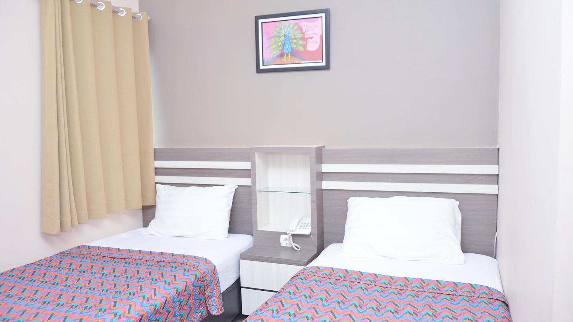 Gaia Asri Hotel Pamanukan Hilir Room photo